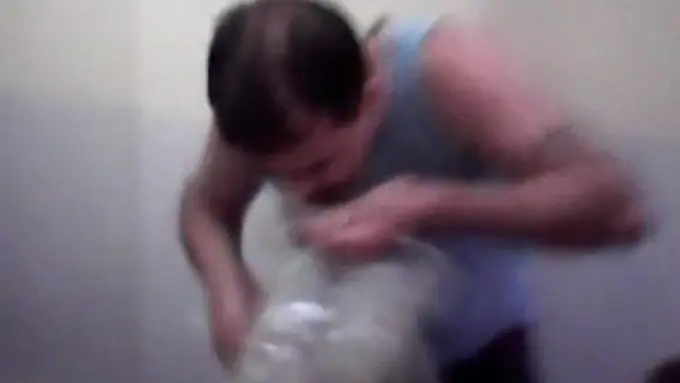 Demi Dapatkan Obat Terlarang, Pria Ini Rela Gigit Kepala Burung