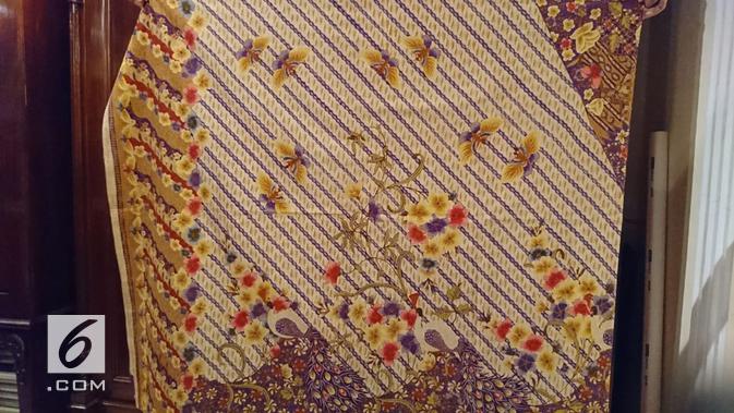 Koleksi batik Hartono Sumarsono, sang kolektor batik. (Liputan6.com/Dinny Mutiah)