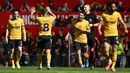 Pemain Wolves merayakan gol ke gawang Manchester United yang dicetak oleh Pablo Sarabia (kiri) dalam laga lanjutan Liga Inggris 2024/2025 di Old Trafford, Inggris, Minggu (20/04/2025) waktu setempat. (AFP/Paul Ellis)