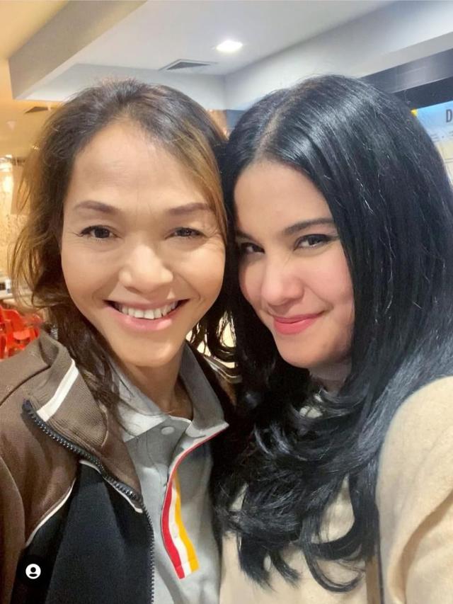 Annisa Pohan dan Bunda Corla. (Foto: Dok. Instagram @annisayudhoyono)