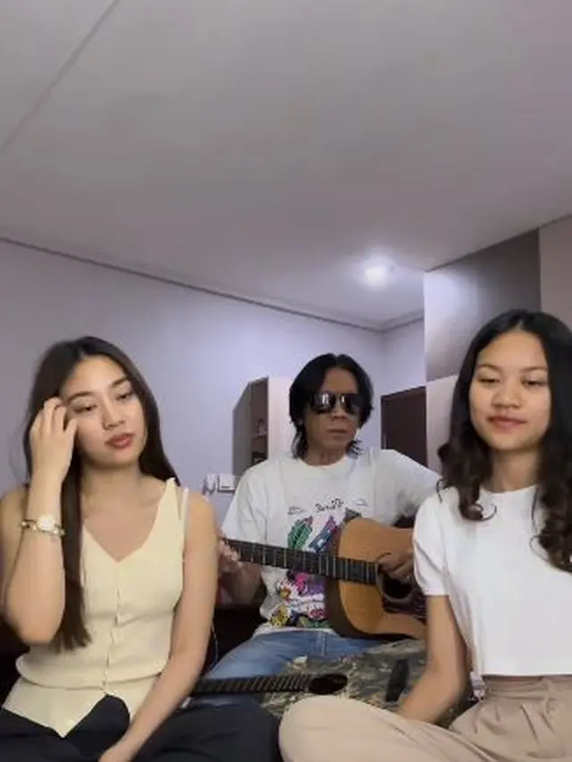 6 Potret Keakraban Bimbim Slank dan 2 Anak Gadisnya, Sebut Musik Dinasti