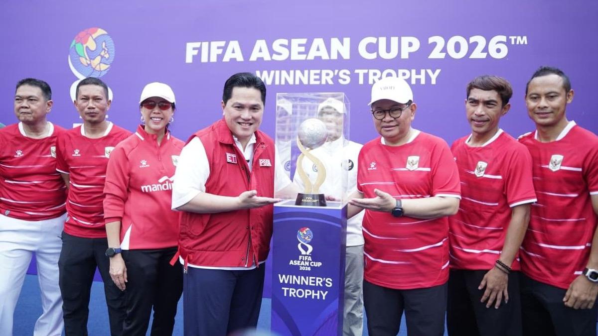 PSSI dan Pemprov DKI Jakarta Pamerkan Trofi FIFA ASEAN Cup 2026 di CFD Bundaran HI: Jadi Sasaran Swafoto Warga
