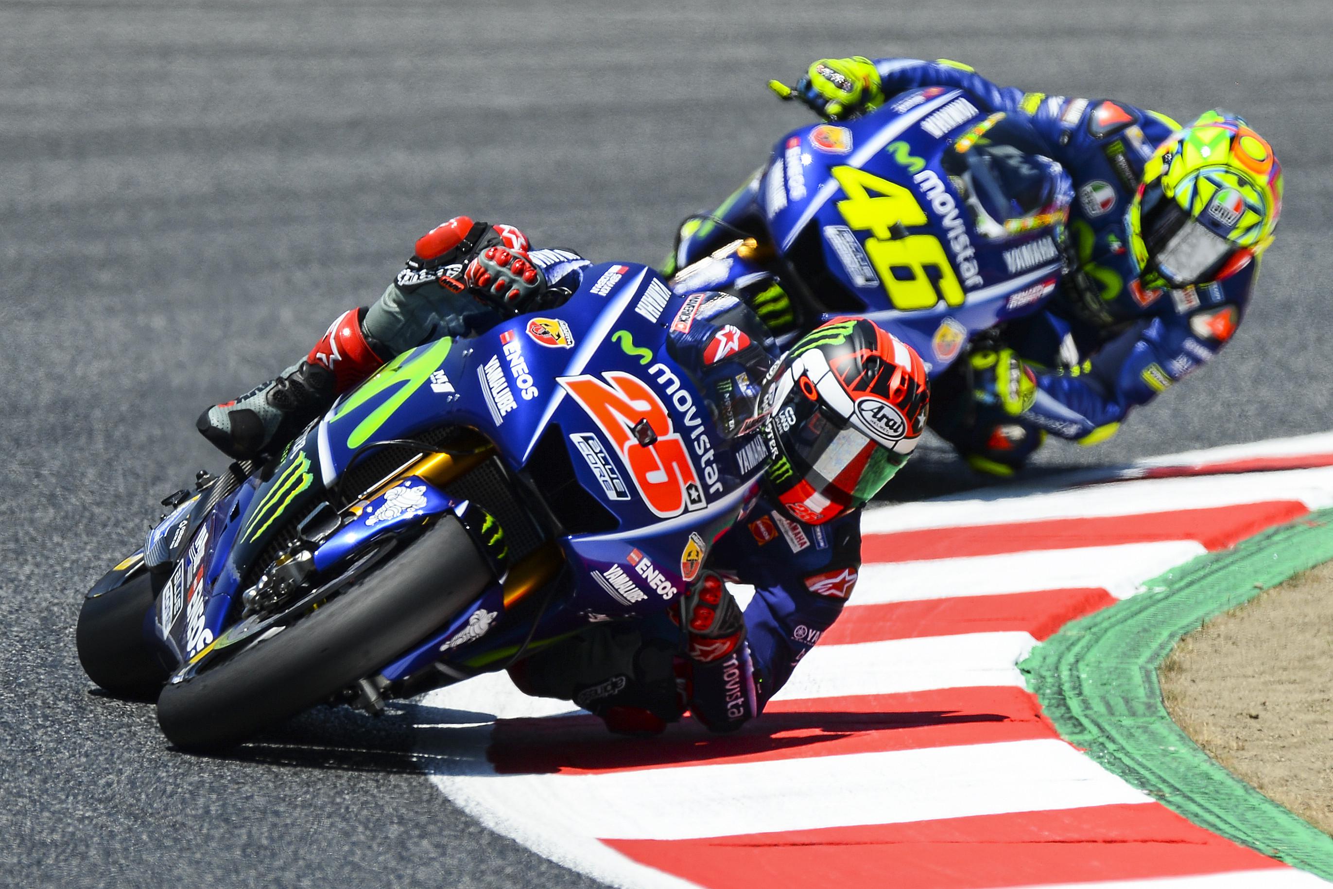 Valentino Rossi dan Maverick Vinales. (Josep LAGO / AFP)