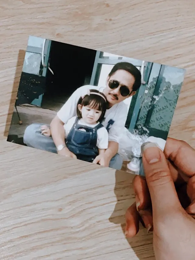 Genap 26 Tahun, Ini 7 Potret Masa Kecil Febby Rastanty yang Menggemaskan