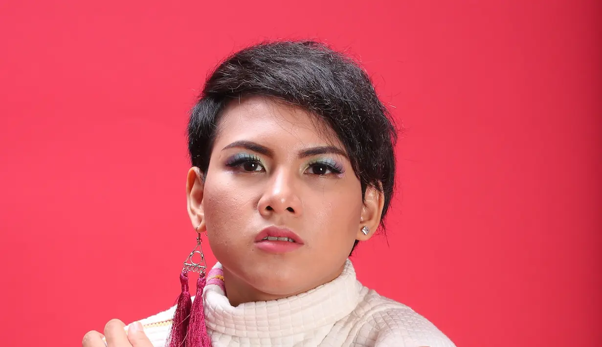 Evelyn mulai terima dengan keputusan Aming untuk menceraikan dirinya. Apalagi selama ini, ia berusaha untuk mempertahankan rumah tangga yang baru dibangun selama delapan bulan tersebut. Kini, ia hanya bisa pasrah. (Bambang E. Ros/Bintang.com) 