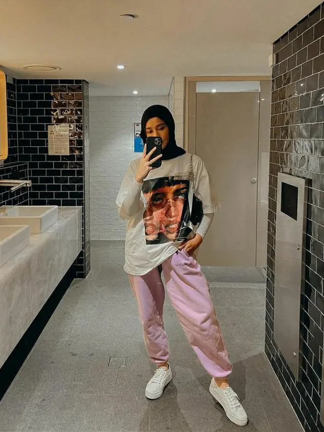 Sontek 6 Inspirasi Padu Padan Hijab Outfit Kece ala Ana Octarina