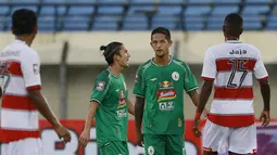 Pelatih Dejan Antonic juga bakal dipermudah dengan adanya kedua pemain itu untuk meracik strategi dengan melihat pengalaman keduanya yang pernah satu tim. (Bola.com/M. Iqbal Ichsan)