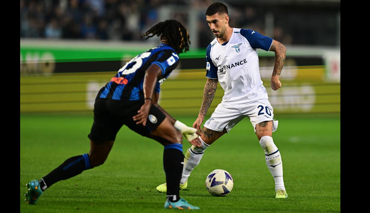 Dua gol kemenangan Lazio dilesatkan oleh Mattia Zaccagni pada menit ke-10 dan Felipe Anderson pada menit ke-52. (AFP/Miguel Medina)