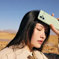 Smartphone realme GT 2 Pro Varian Paper Green Resmi Hadir di Indonesia. Cocok untuk cewek kue, cewek bumi, dan cewek mamba./ Foto dok: Realme.