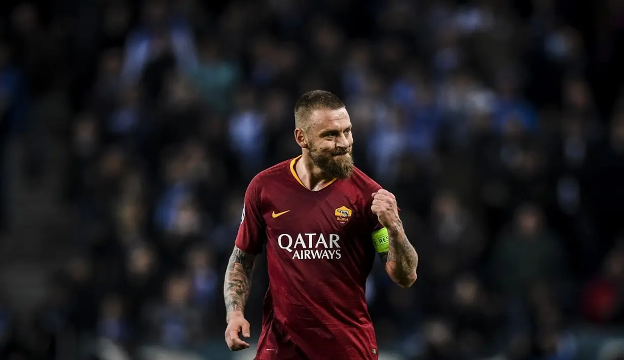4. Daniele De Rossi (AS Roma) - Kapten AS Roma yang mulai memelihara jenggot dua musim belakangan ini. Penampilan gelandang gaek tersebut sangat cocok dengan tipikal permainannya di lapangan. (AFP/Patricia de Melo)