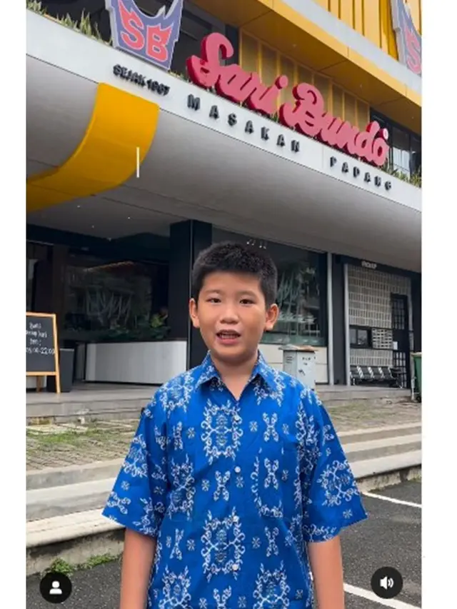 7 Potret Prince Bennedict yang Viral Karena Goyang Nasi Padang