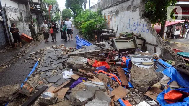 Tembok Roboh Tebet