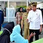 Presiden Joko Widodo atau Jokowi saat mengunjungi Rumah Sakit Umum Daerah (RSUD) dr. H.L.M. Baharuddin, M.Kes di Kabupaten Muna, Sulawesi Tenggara, Senin (13/5/2024) (Vico - Biro Pers Sekretariat Presiden)