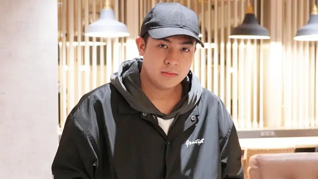 FOTO: Gaya Casual Jerome Polin dengan Busana Hitam, Tetap Stylish