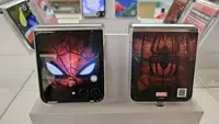 Tampilan Samsung Galaxy Z Flip5 dengan Flipsuit Case (Liputan6.com/Giovani Dio Prasasti)
