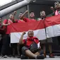 Suporter Timnas Indonesia berkumpul saat berada di Stadion Nasional, Singapura, Jumat (9/11). Indonesia akan melawan Singapura pada laga Piala AFF 2018. (Bola.com/M. Iqbal Ichsan)