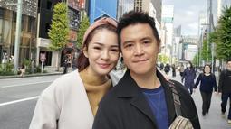 Wanita 36 tahun ini juga terlihat membagikan momen mesra bersama sang suami saat liburan di Jepang. Bahkan, kebersamaan pasangan selebriti ini sukses membuat banyak netizen ikut baper. (Liputan6.com/IG/@mayaseptha7)
