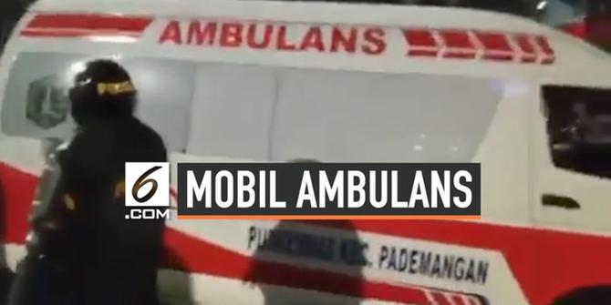 VIDEO: Heboh, Mobil Ambulans Angkut Bensin dan Batu?