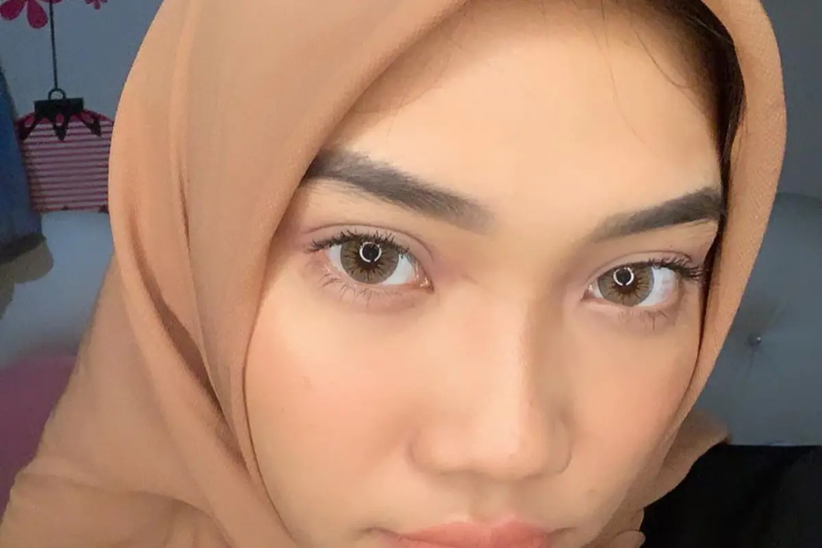 Jadi Mualaf, Ini 6 Potret Cantik Selebgram Cindy Caroline saat Pakai Hijab