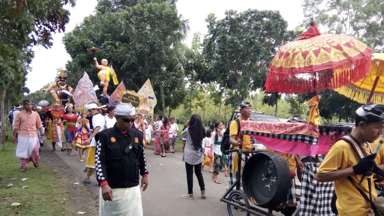 Perayaan ogoh-ogoh di Serang Banten