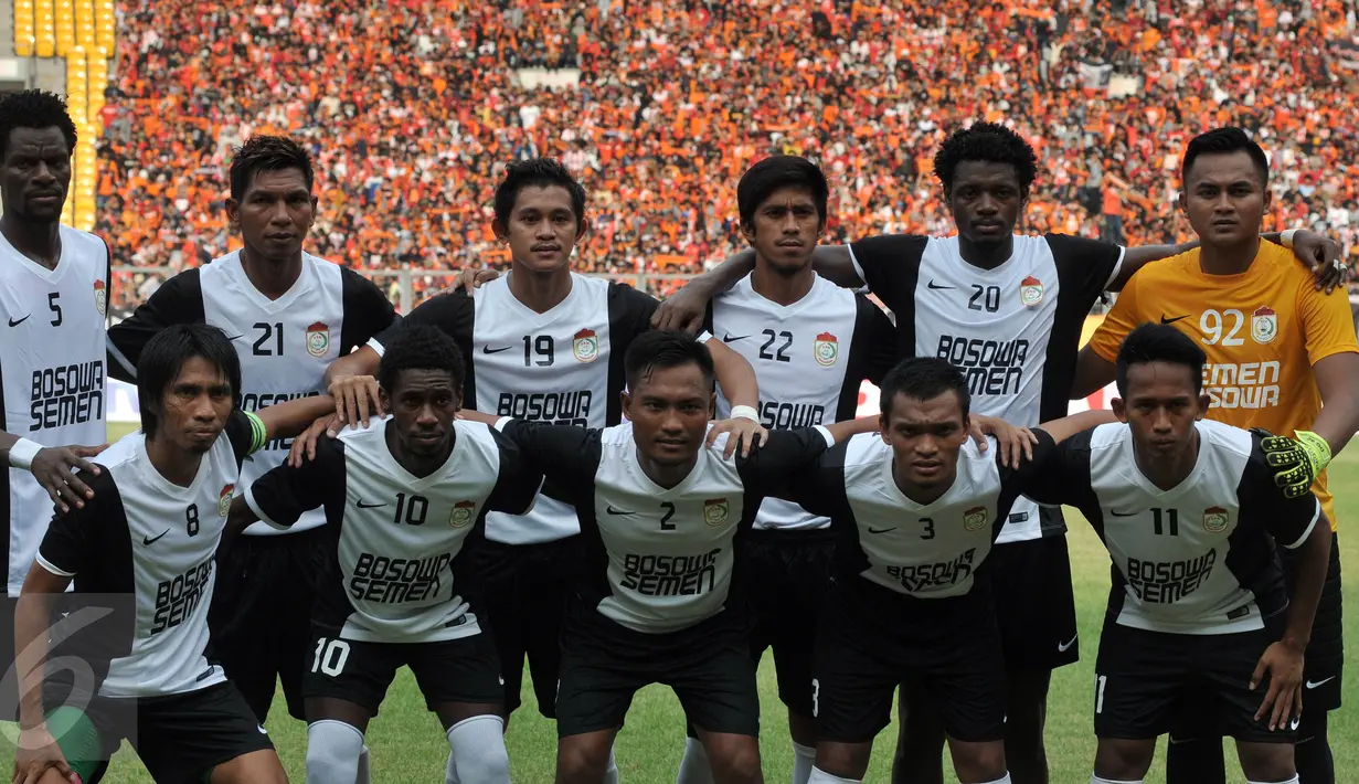 Pemain PSM Makasar melakukan sesi Foto dalam pertandingan Trofeo Persija di Stadion Utama Gelora Bung Karno, Senayan, Jakarta, (9/4). PSM Makasar takluk dengan Persija dalam adu pinalti. (Liputan6.com/Johan Tallo)