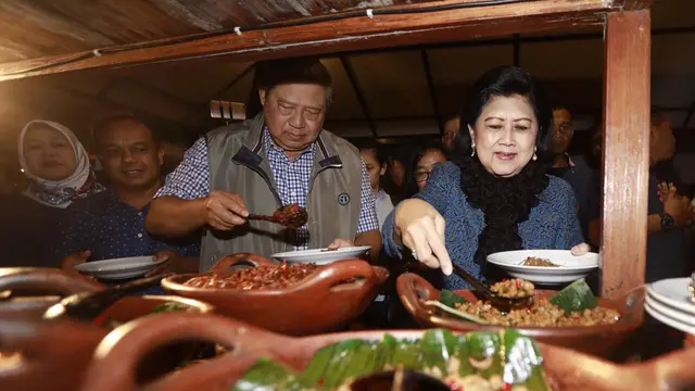 Potret Bu Ani Setia Temani SBY