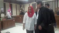 Bupati Klaten nonaktif Sri Hartini menjalani persidangan di Semarang. (Liputan6.com/Felex Wahyu)