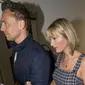  Menemani Tom HIddleston syuting film Thor: Ragnarog, Taylor Swift ikut ke Australia. Kedatangan mereka berhasil bikin fans menggila.