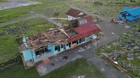 Bandar Udara John Becker Kisar di Kabupaten Maluku Barat Daya, Provinsi Maluku, tetap dalam kondisi normal dan dapat beroperasi setelah diterpa angin puting beliung.
