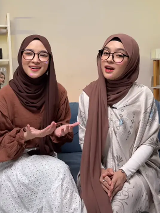 Tak hanya itu saja, keduanya juga tampak kompak bernyanyi bersama dalam sebuah video di akun Instagram Nissa. Penampilan keduanya ini pun langsung jadi sorotan netizen. (Liputan6.com/IG//@nissa_sabyan)