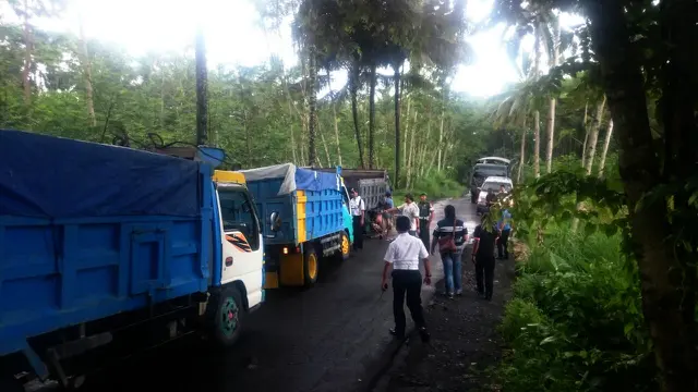 Penambangan pasir ilegal