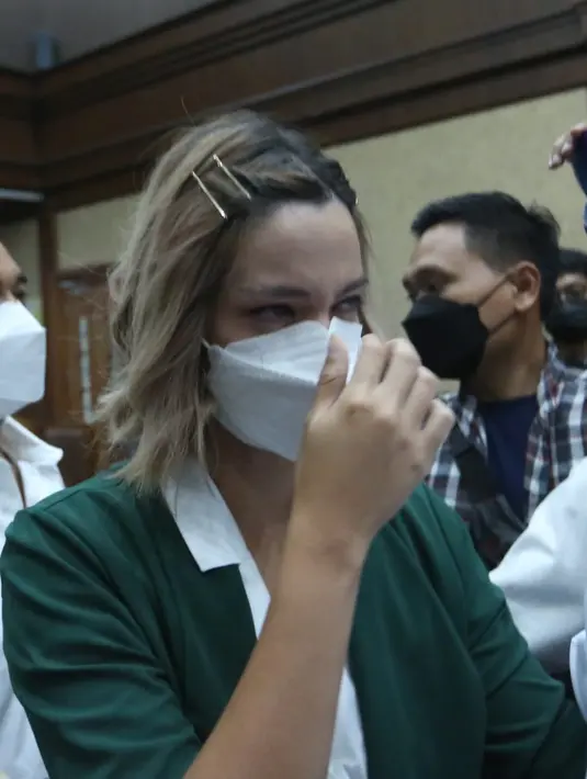 Nia Ramadhani dan Ardi Bakrie sidang Putusan (Budy Santoso/@Kapanlagi.com)