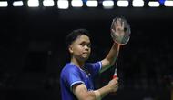 Pebulu tangkis tunggal putra Indonesia, Anthony Ginting merayakan kemenangan atas wakil Thailand, Kantaphon Wangcharoen dalam babak kualifikasi Indonesia Masters 2026 di Istora, Senayan, Selasa (20/01/2026). (Bola.com/Bagaskara Lazuardi)