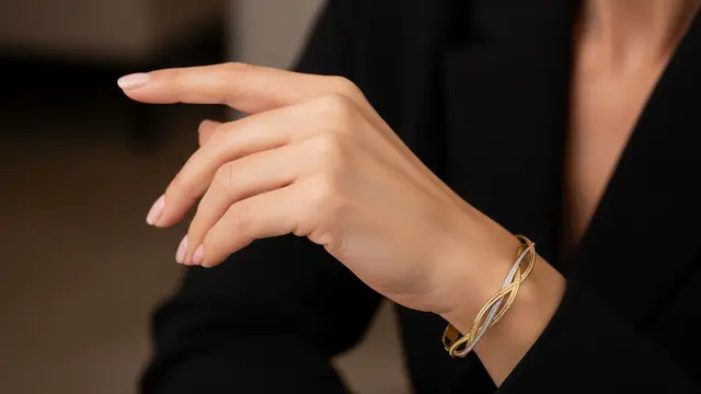 Model Gelang Emas Tidak Mencolok tapi Berkelas untuk Usia 40+/Gemini AI
