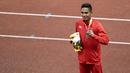 Ferry Pradana meraih medali perak di cabang para atletik nomor lari 400 meter putra klasifikasi T45/46/47 pada Asian Para Games 2018, di Stadion Utama Gelora Bung Karno Jakarta, Kamis(11/10/2018).  (Bola.com/Peksi Cahyo)