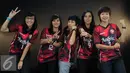 Tim futsal wanita Jaya Kencana Angels berpose untuk Liputan6.com di Jakarta, Kamis (1/9/2016). JK Angels merengkuh juara AFF Futsal Club Championship 2016 setelah menumbangkan klub Thailand, Khon Kaen 5-4 di Myanmar. (Liputan6.com/Helmi Fithriansyah)