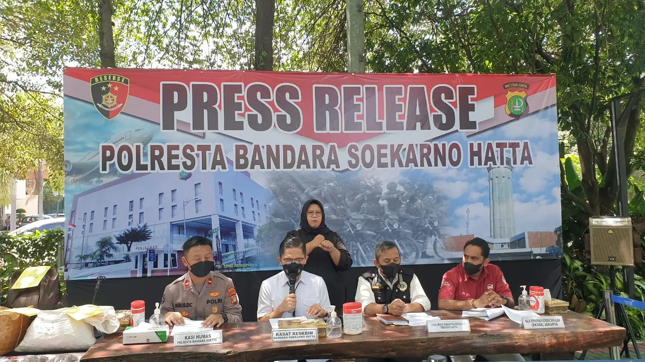 Seorang WN Mesir dan dua warga Indonesia, kedapatan lakukan jual beli 67.8 Kilogram Sisik Trenggiling melalui kargo, Bandara Internasional Soekarno Hatta