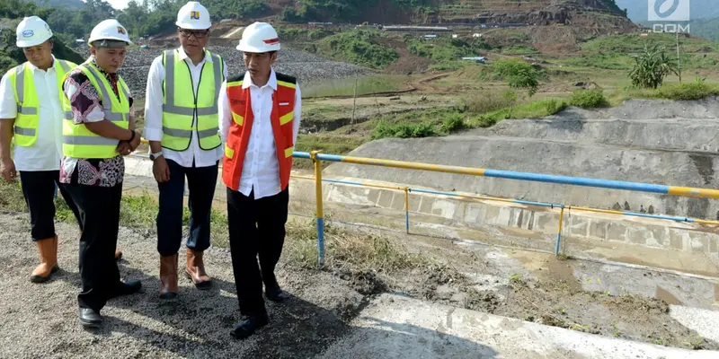 Tinjau Pembangunan Bendungan, Jokowi Tanggapi Pengesahan UU Terorisme