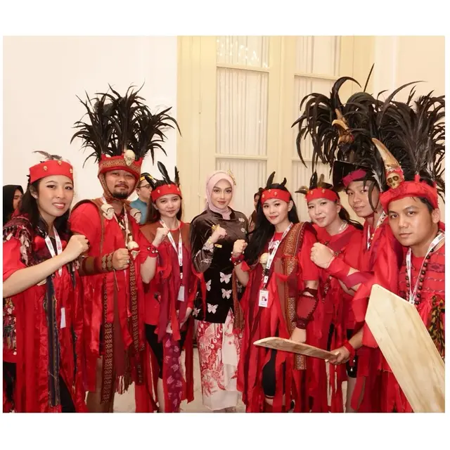 6 Potret Celine Evangelista Pakai Kebaya Hijab di HUT RI Istana Merdeka, Banjir Pujian
