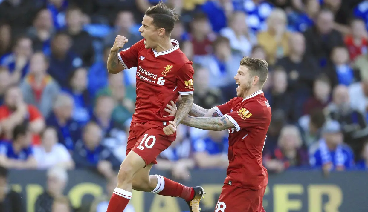 Gelandang Liverpool, Philippe Coutinho, melakukan selebrasi usai mencetak gol ke gawang Leicester City pada laga Premier League, di Stadion  King Power, Sabtu (23/9/2017). Liverpool menang 3-2 atas  Leicester City. (AP/Mike Egerton)