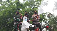 Kasus Covid-19 Meningkat, Pusat Keramaian di Mojokerto Diguyur Disinfektan