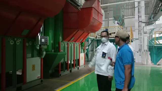 Direktur Utama Perum Bulog Budi Waseso saat berkunjung ke MRMP Kendal, Jawa Tengah, Kamis (21/7/2022).