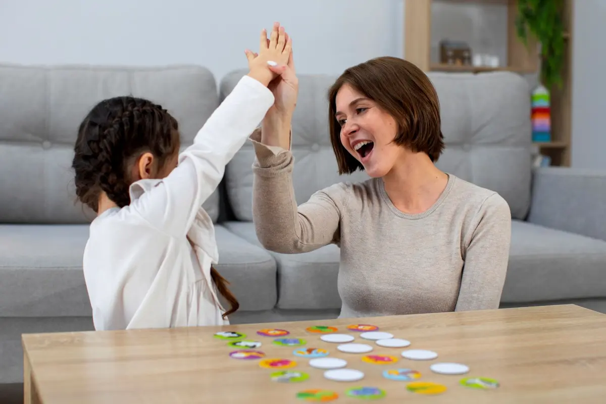 Permainan “Power Pose” Bareng Anak, Cara Seru Tingkatkan Kepercayaan Diri Sejak Dini