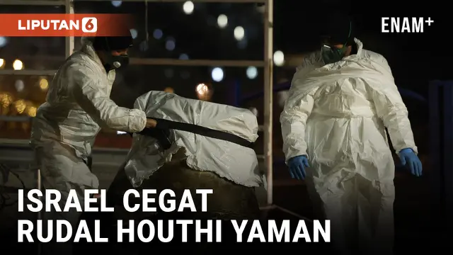 PASUKAN KEAMANAN MENYINGKIRKAN BAGIAN-BAGIAN RUDAL YANG MENDARAT DI BEIT SHEMESH SETELAH DICEGAT