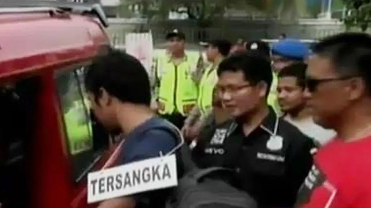 Reka Ulang Penyanderaan di Angkot 