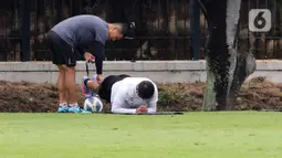 Pemain Timnas Indonesia U-20 menjalani latihan fisik saat berlatih di Lapangan A Senayan, Jakarta, Rabu (15/2/2023). Timnas Indonesia U-20 menjalani pemusatan latihan jelang kejuaraan Piala Asia U-20 2023 dan akan mengikuti mini tournament yang digelar oleh PSSI. (Liputan6.com/Herman Zakharia)