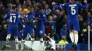 Striker Chelsea, Michy Batshuayi, melakukan selebrasi usai membobol gawang Manchester United pada laga Piala Liga Inggris 2019 di Stadion Anfield, Rabu (30/10). Manchester United menang 2-1 atas Chelsea. (AP/Ian Walton)