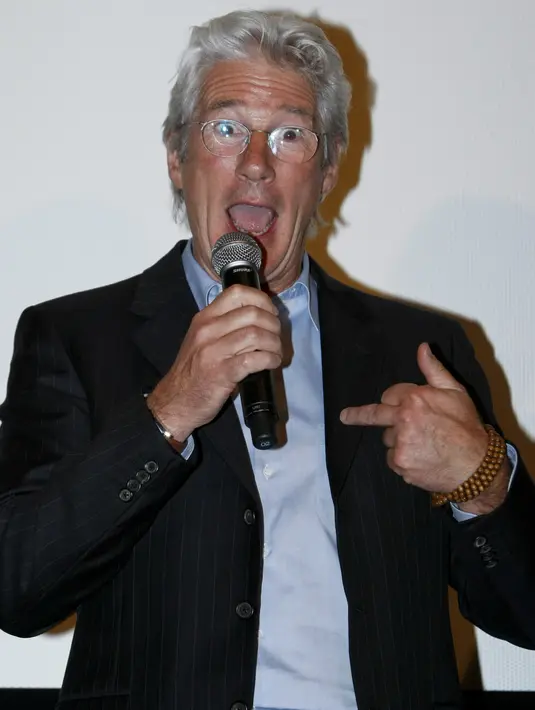 “Sering kali kita lupa betapa diberkatinya kita. Kita tidak seharusnya menyia-nyiakannya. Dan jika kita dapat membantu orang yang membutuhkan, kita harus melakukannya,” lanjut aktor 66 tahun ini. (Bintang/EPA)