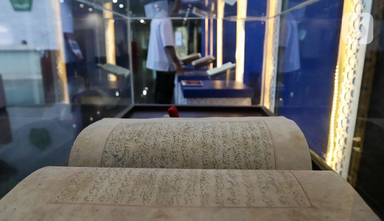 Dipameran ini juga dibuka Konsultasi Layanan Tashih Al-Quran, pameran kaligrafi batik, hingga aneka lomba Qur’ani Expose.  Termasuk di dalamnya adalah lomba membaca mushaf braille dan lomba membaca Al-Quran isyarat.  (Liputan6.com/Herman Zakharia)