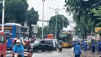 Banjir di Jalan Raya Bogor Arah PGC, Picu Macet Panjang hingga Pertigaan HEK Jaktim
